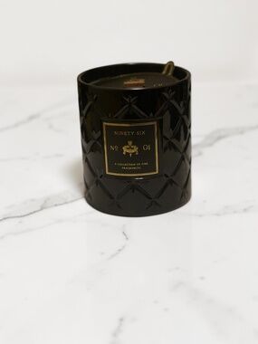 DW Home No. 01 Sandalwood 🖤 Black Glass Wood Wick Candle